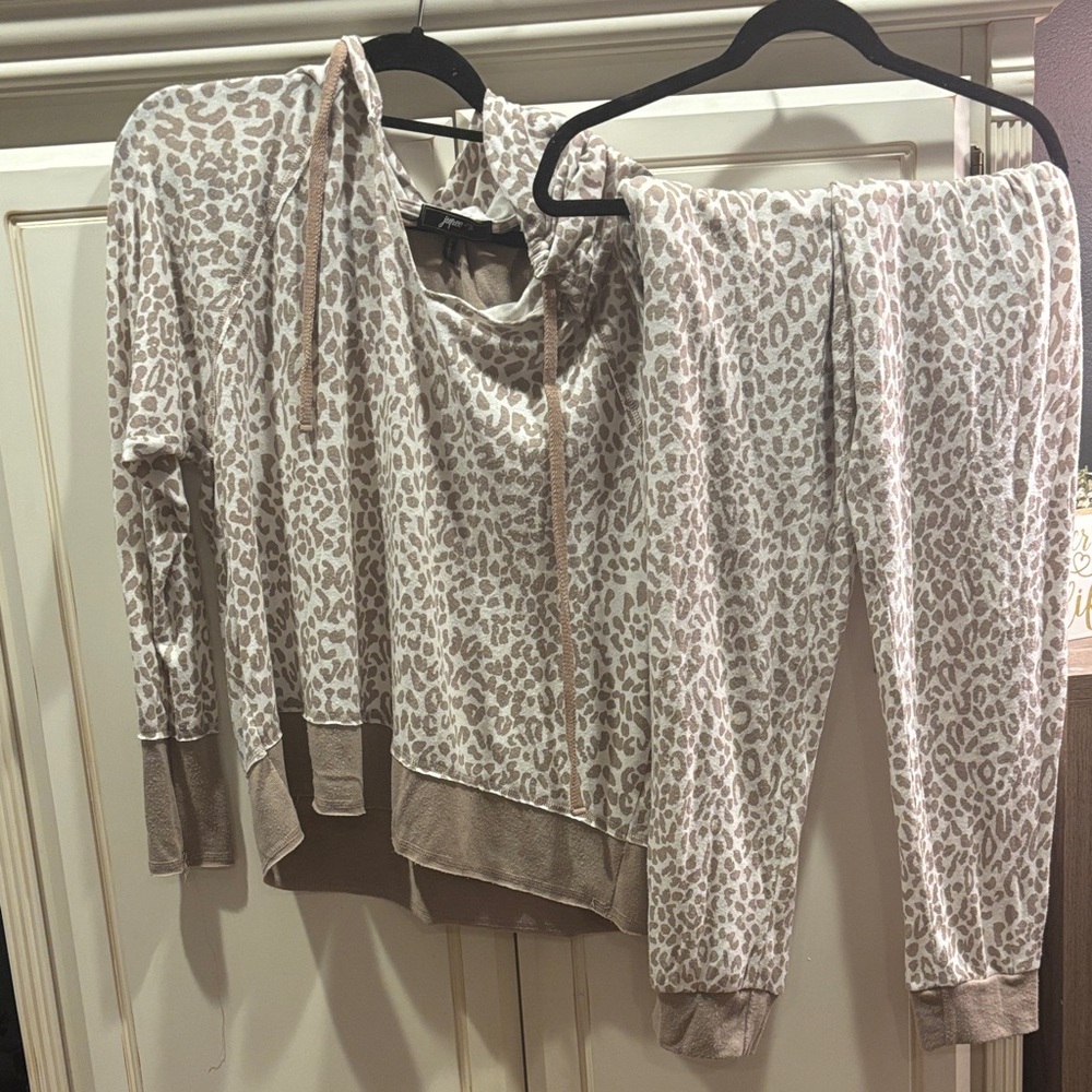 Jupee Leopard Print Hoodie and Jogger Set please send offer